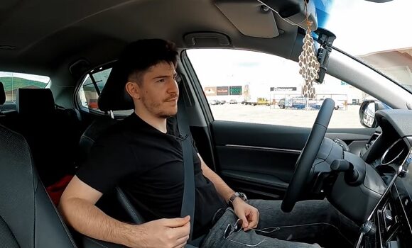 Răzvan Bălănescu și-a luat mașină în leasing