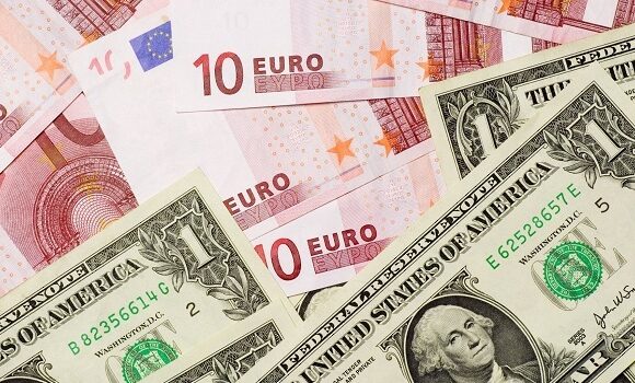 Dolarul a ajuns EURO