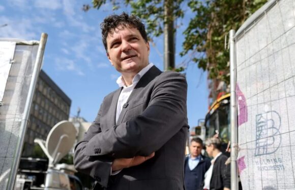Liderul care a ieșit în stradă înainte să urce la tribună